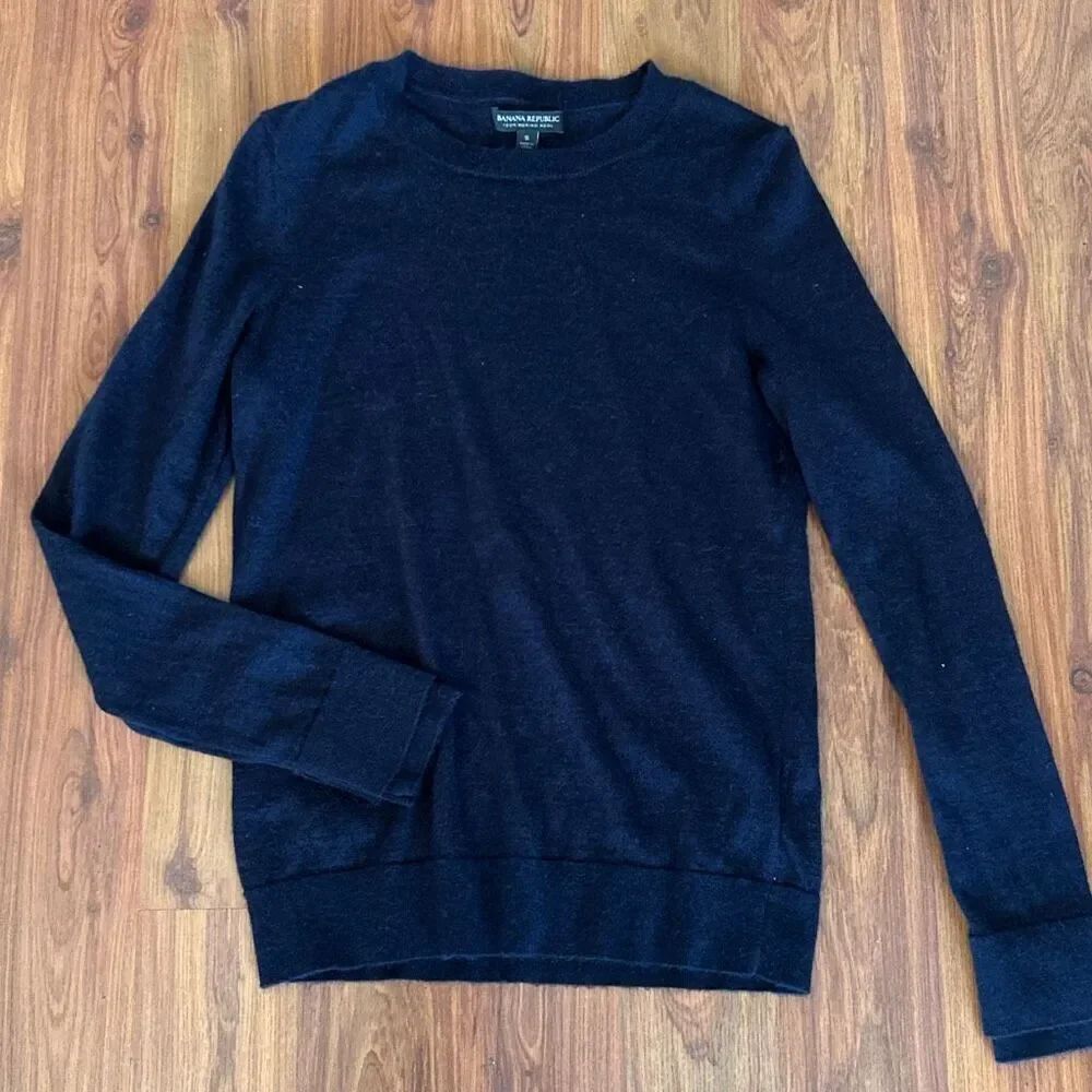 Banana, Republic navy blue Marino wool fitted sweater classic size S